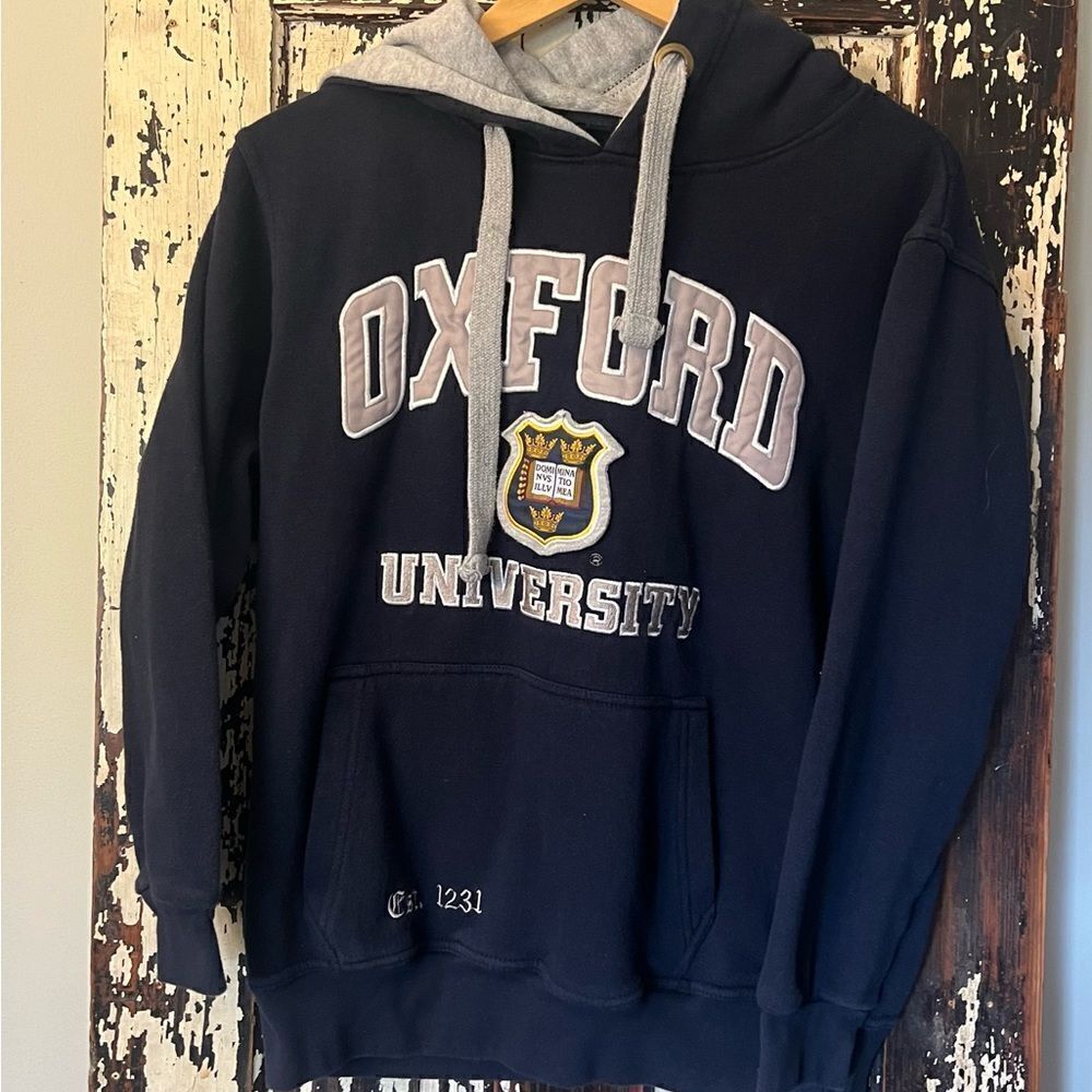 Oxford University Unisex embroidered Hoodie. EST 1231.  Size M